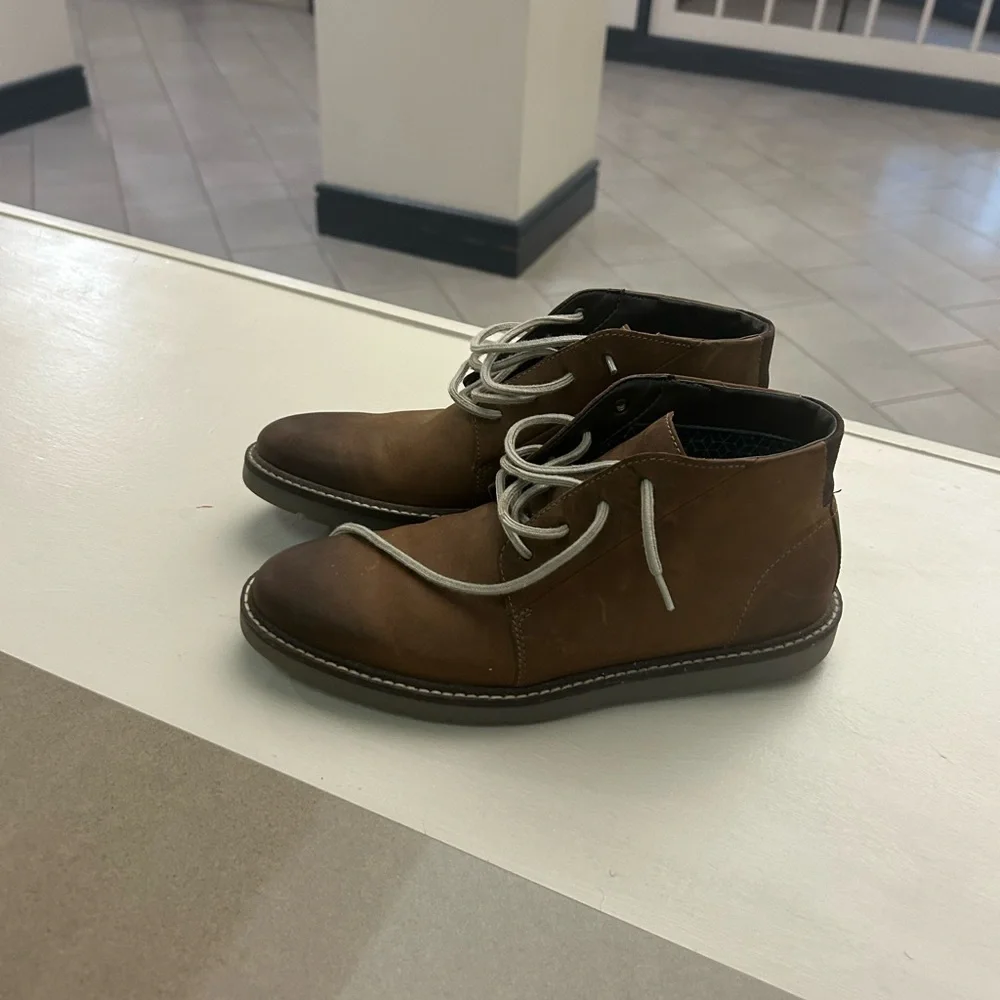 Boots Men's Brown Leather 7 M. Collection by Clark “Cushion” VERY LIGHT wear